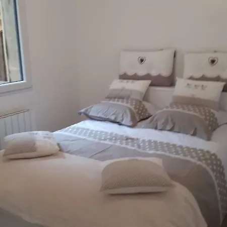 Du Haras De Vales בית נופש