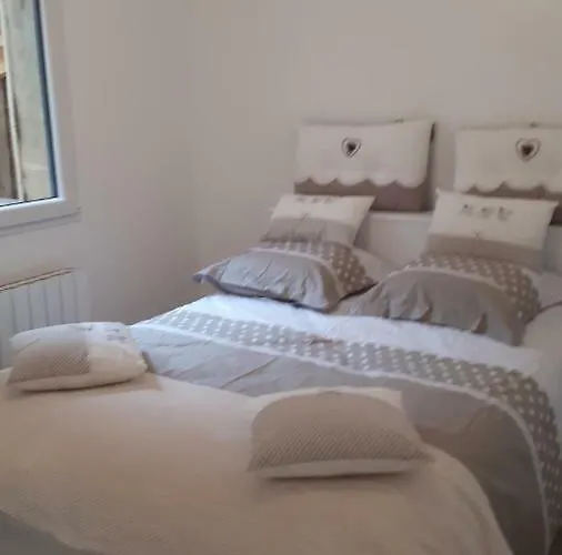 Du Haras De Vales بيت للعطل